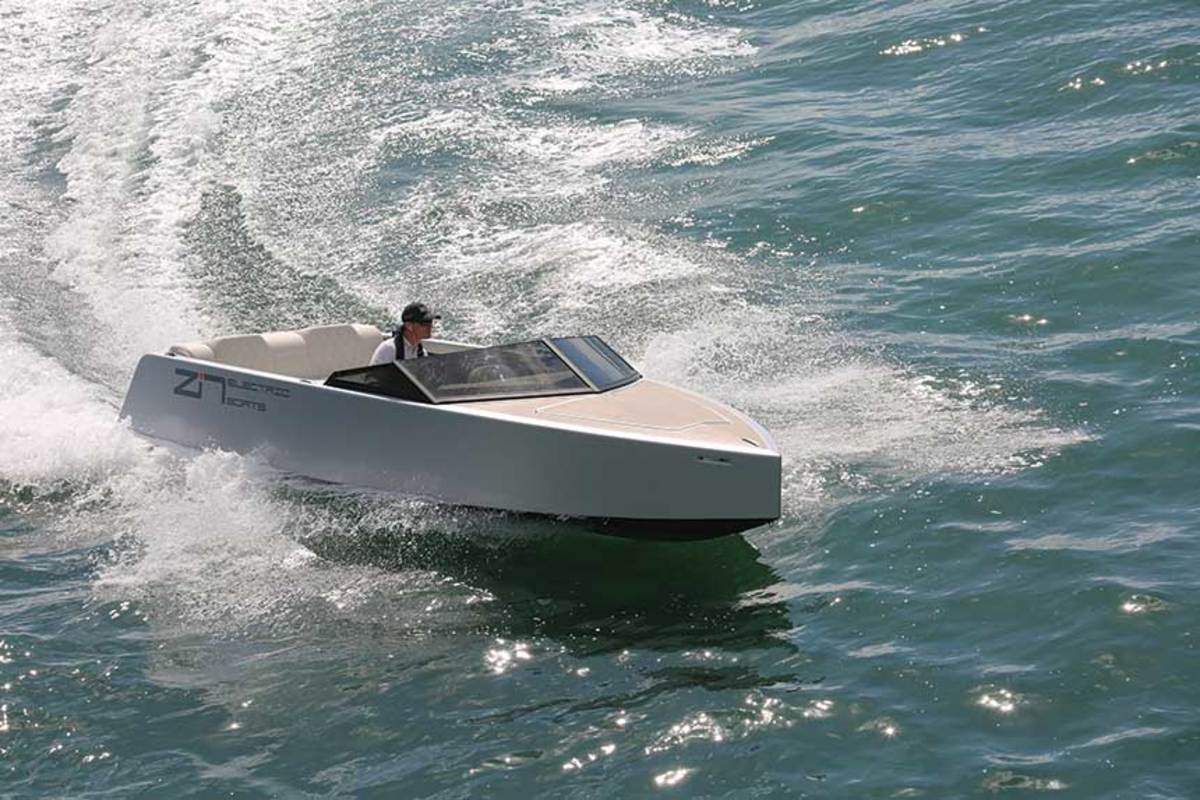 What's the difference between a car battery and a deep cycle battery